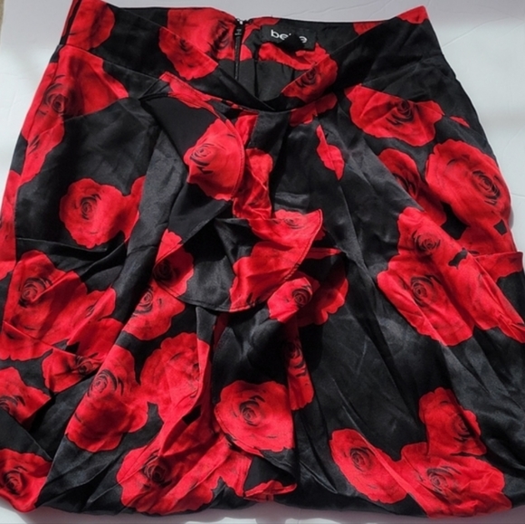 Bebe Floral Mini Skirt/size 0 - Picture 8 of 11